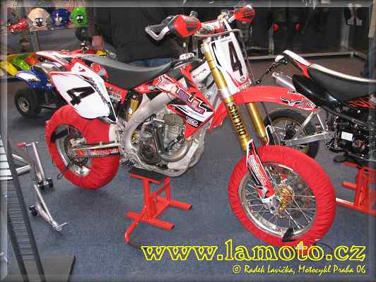 Motocykl Praha 06